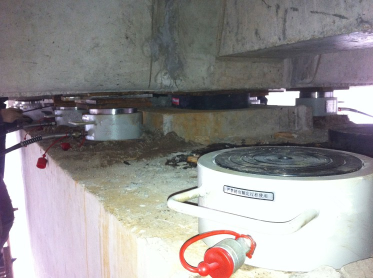 ���̰���